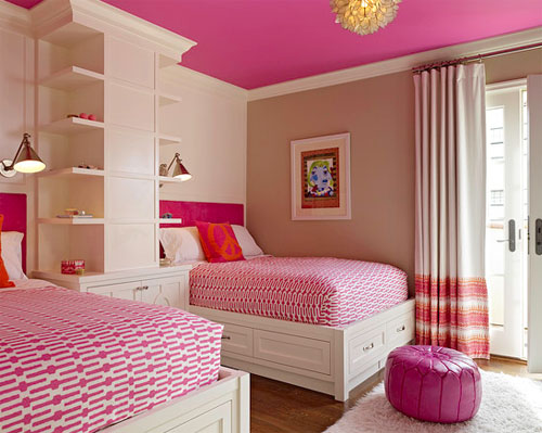 Bedroom for girls with pink colors
