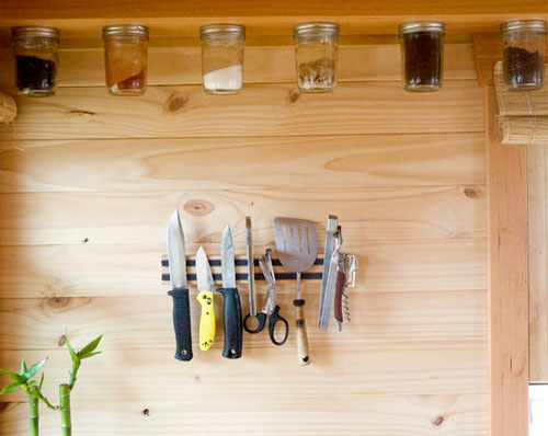 Keep knife secure in kitchen