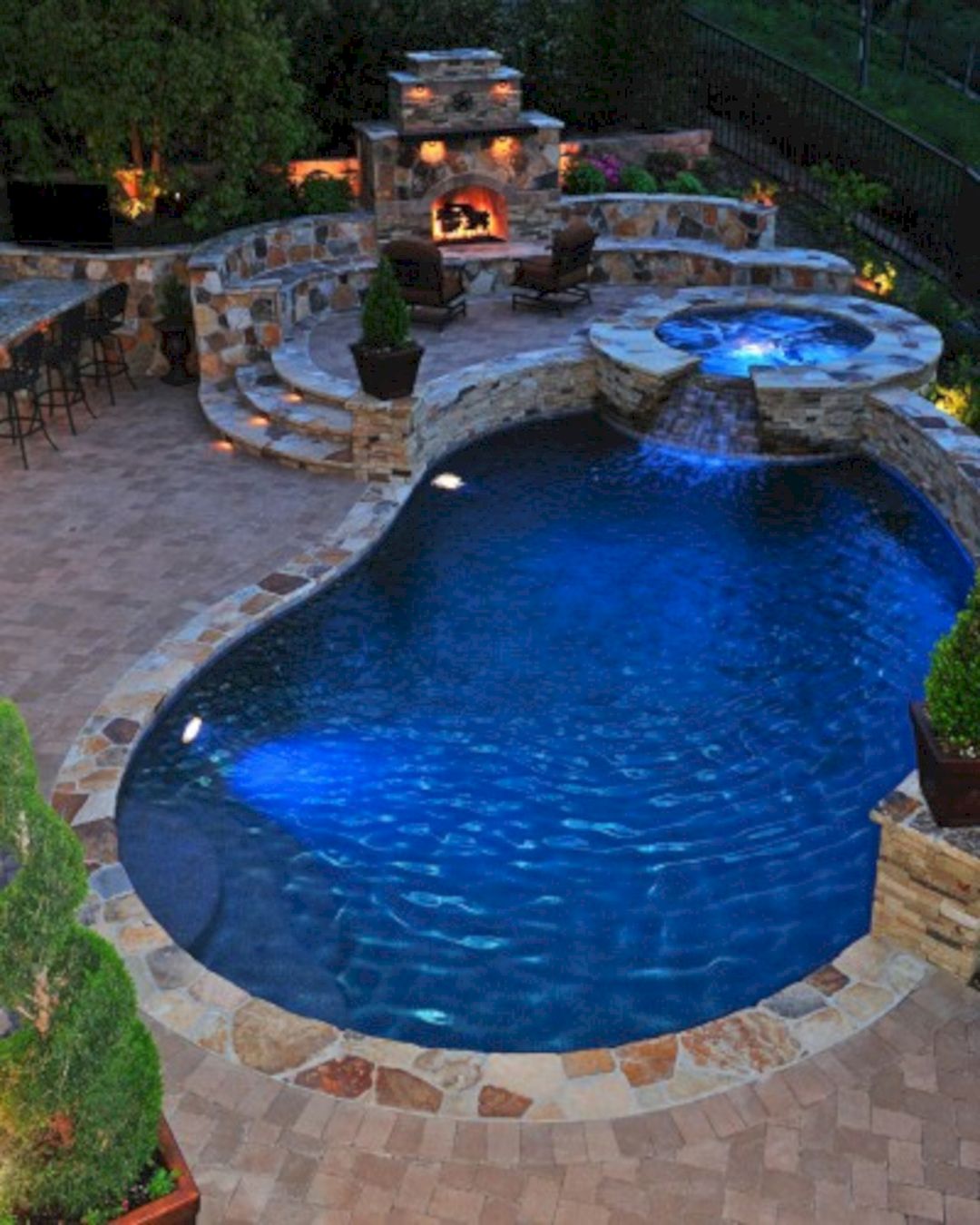 Circular Beautiful Backyard Pool Design