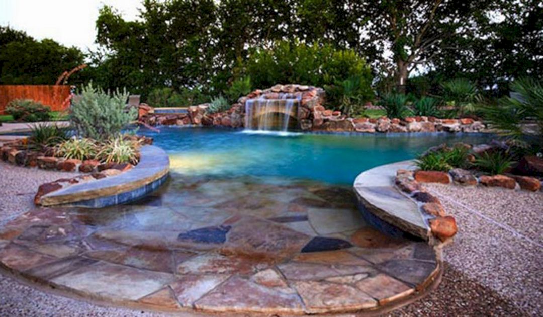4 Beautiful Pool In The Yard Of The House