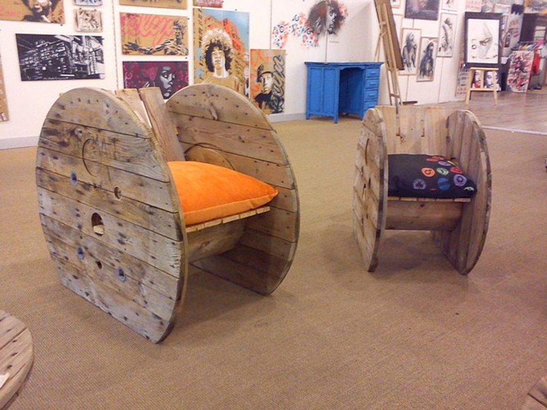 Amazing DIY Recycled Wooden Spool Bench