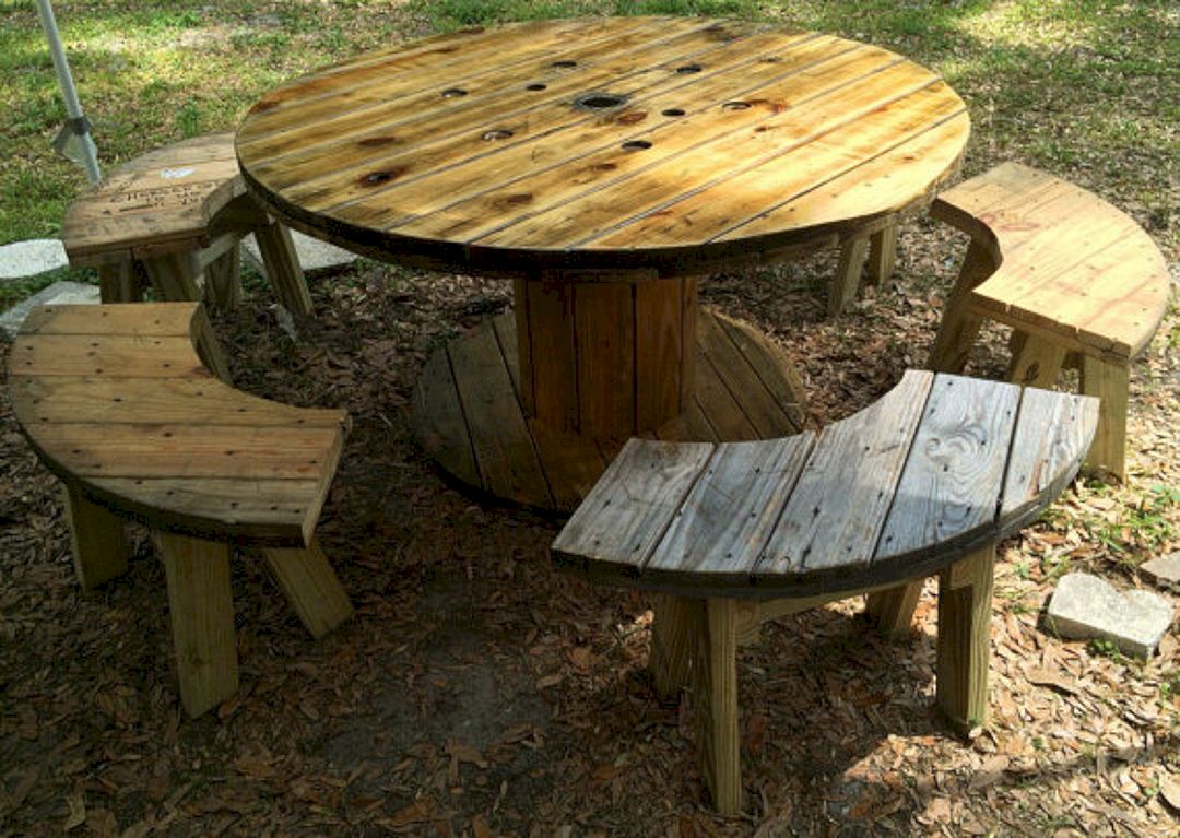 Gorgeous DIY Recycled Wooden Spool For Garden Furniture
