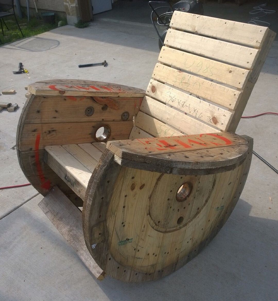 DIY Wooden Pallet and Wire Spool For Chair