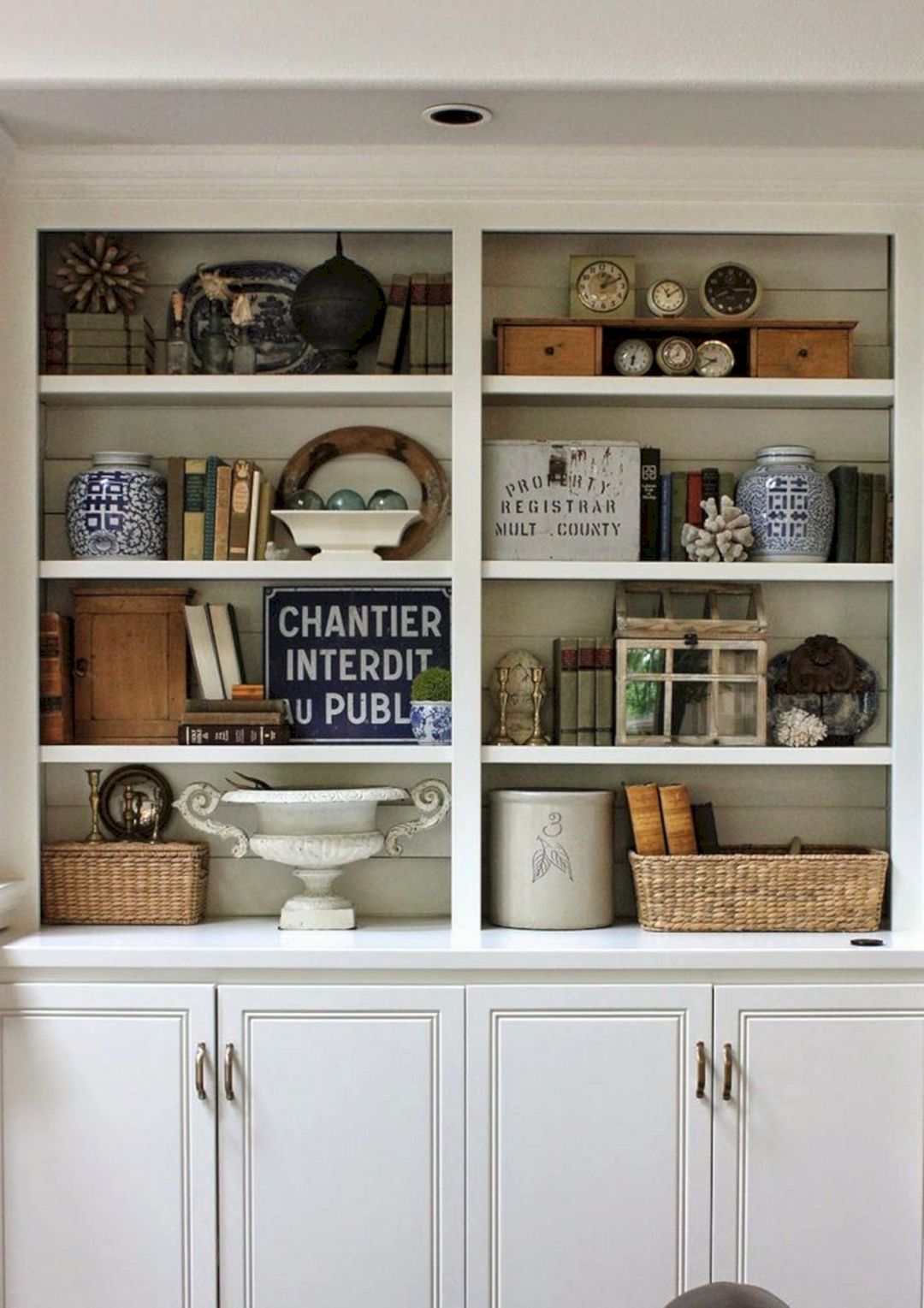 New Bookshelf Decorating with Simple Decor
