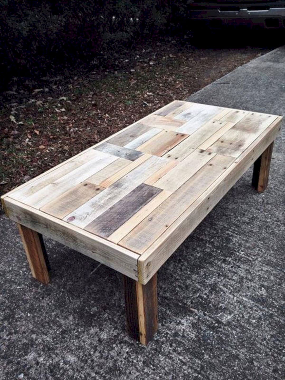 Pallet Wood Coffee Table Design 1