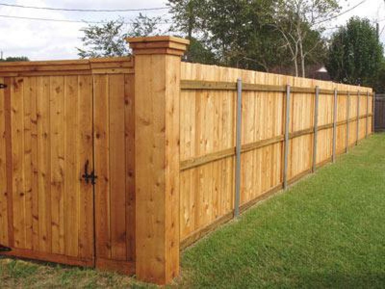 Wooden Backyard Fence Design 1