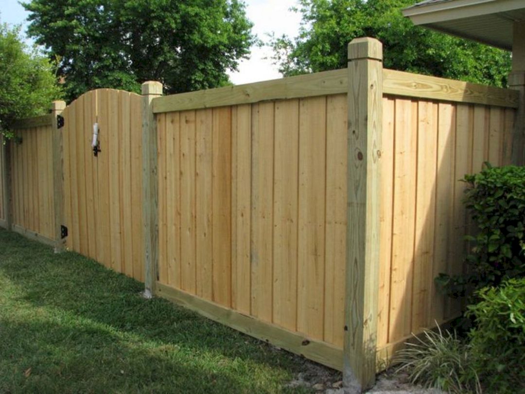Wooden Backyard Fence Design 3