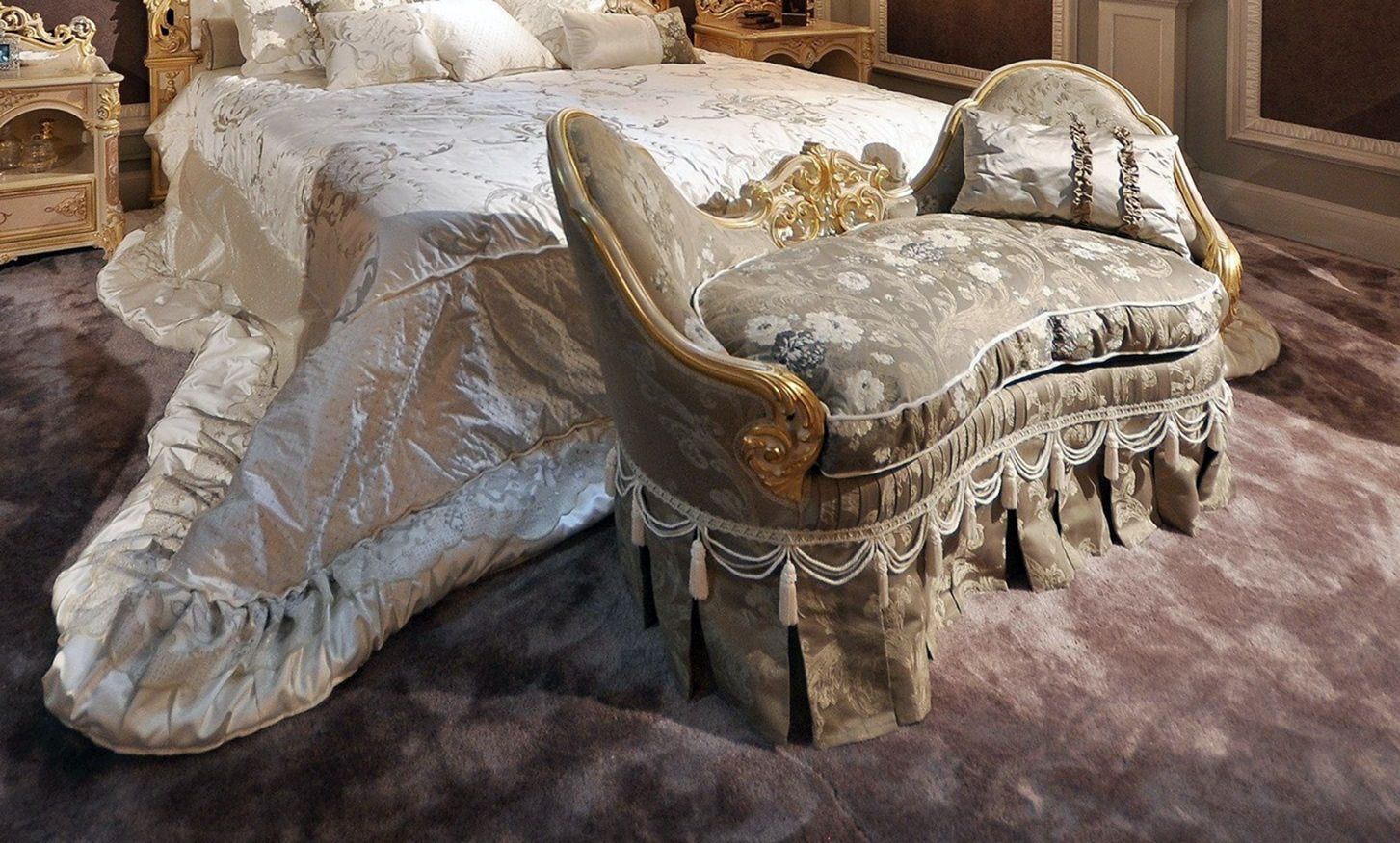 Striking Motifs In In Luxury Royal Bedroom