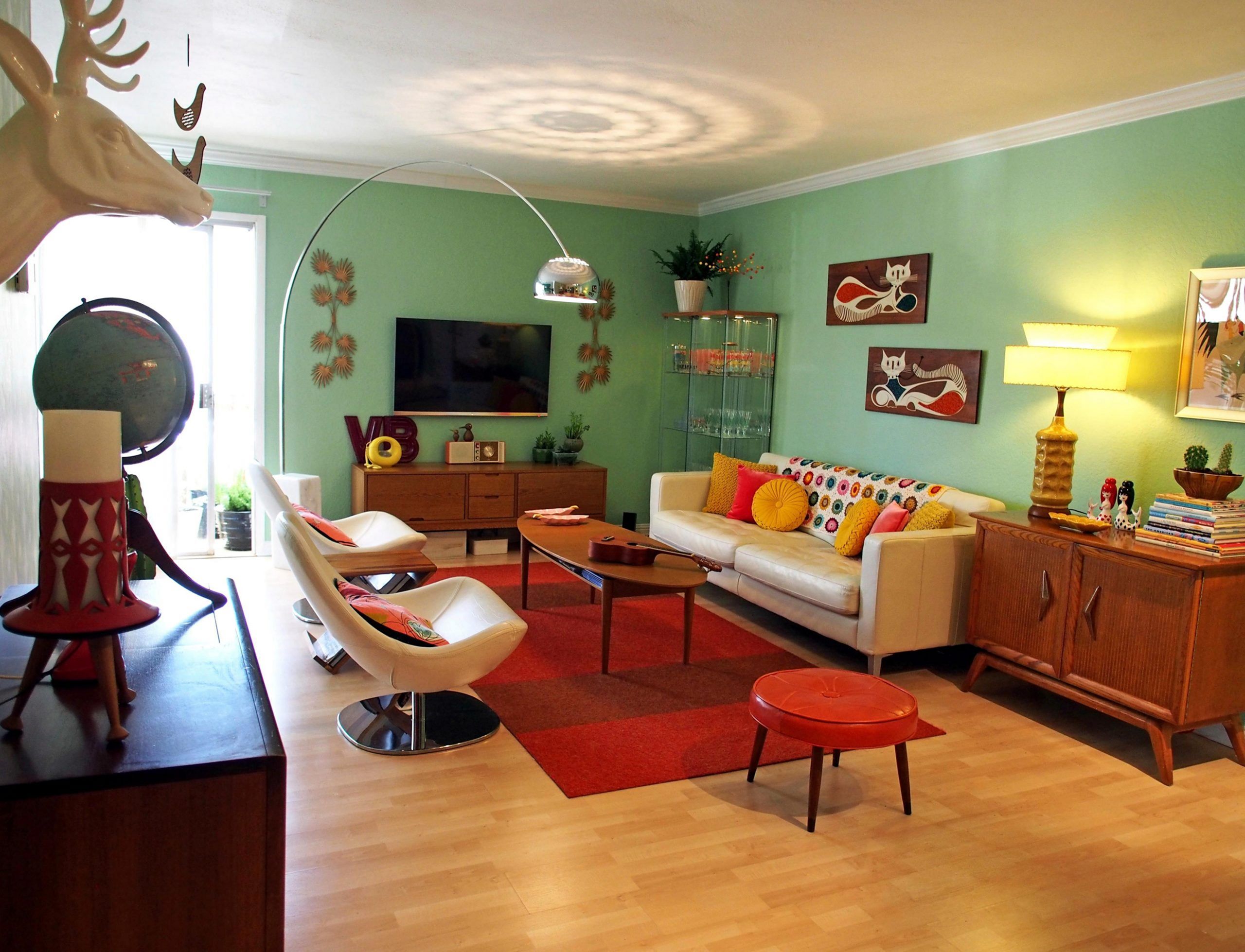 Retro Living Room Design From Moetoe