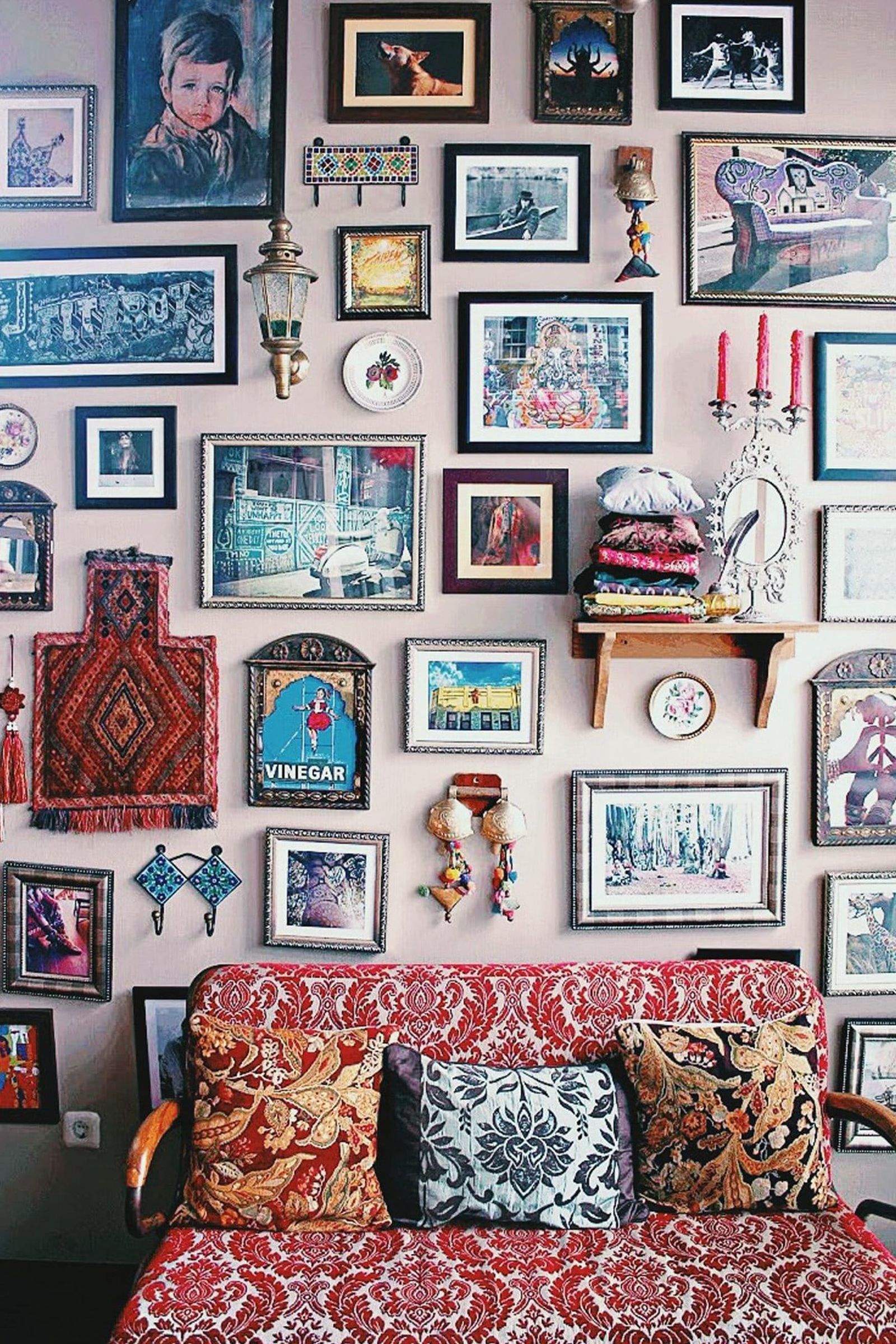 Vintage Eclectic Wall Collage In Living Room From Nyupoco
