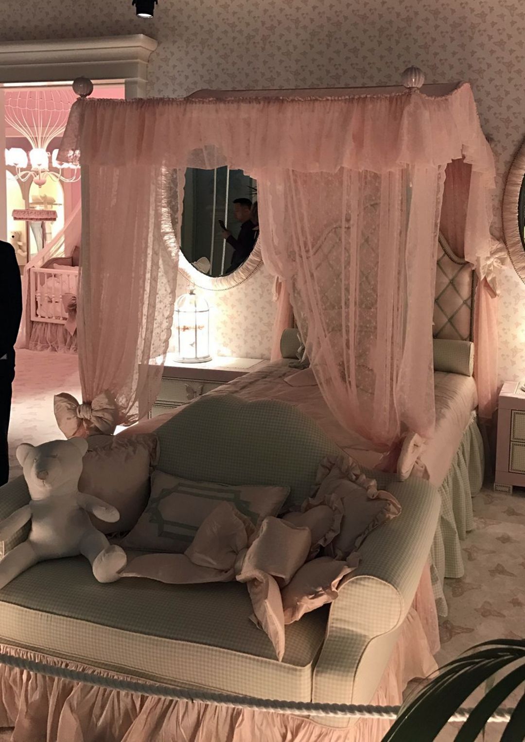 Canopy Pink Bedroom Design From Homedit