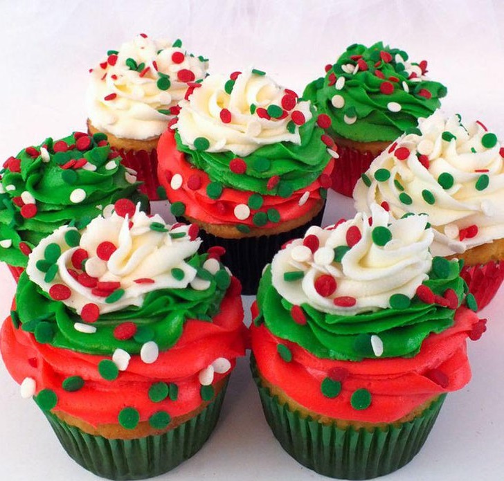 Christmas Color Tiered Cupcakes From Tabledecoratingideas