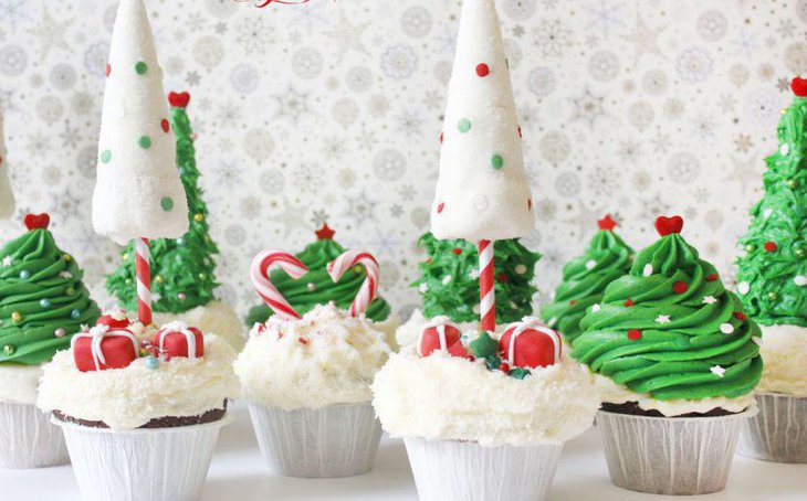 Christmas Tree Cupcakes And Cake Pops From Tabledecoratingideas