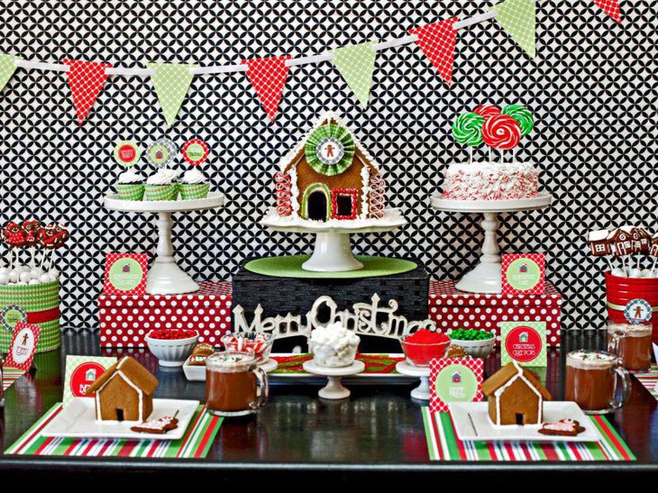 Cute Gingerbread Christmas Dessert Table Decor From Tabledecoratingideas